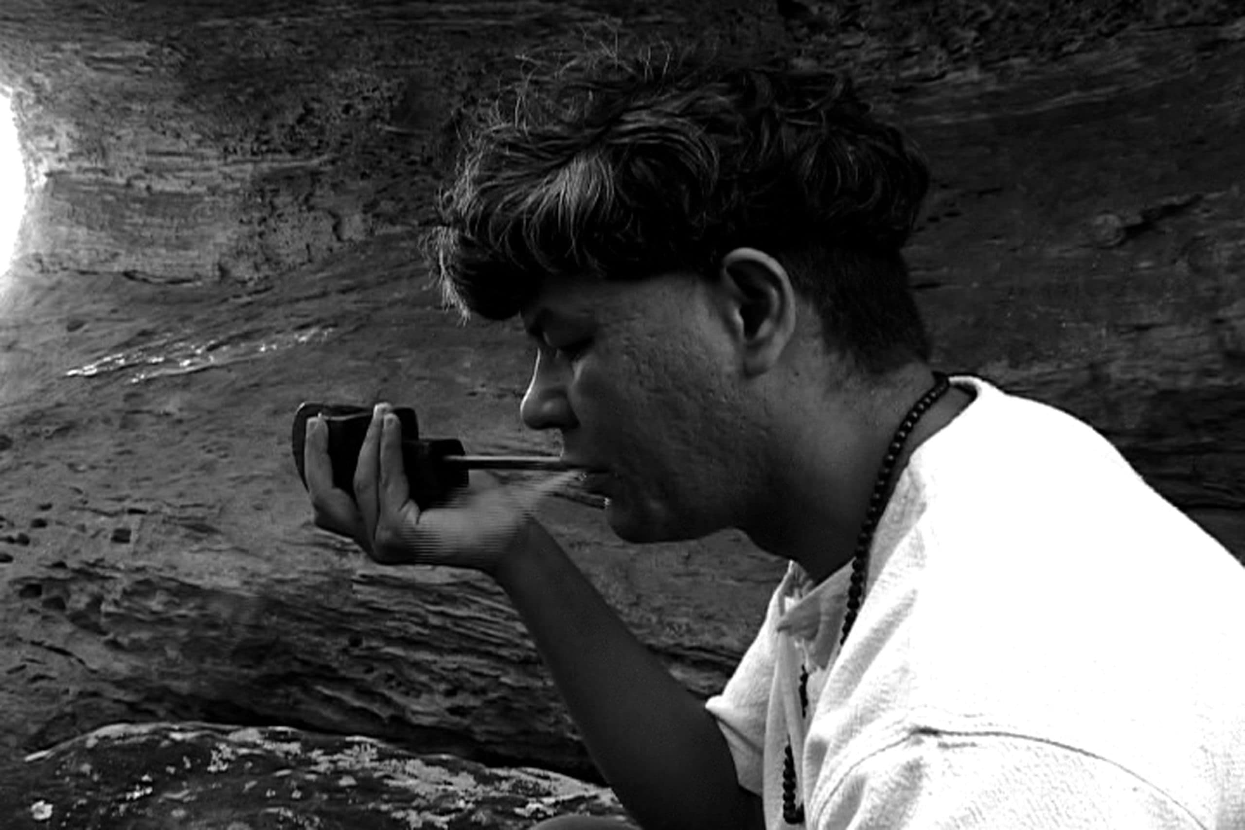 Still do filme A palavra na boca tem o poder da flecha no arco