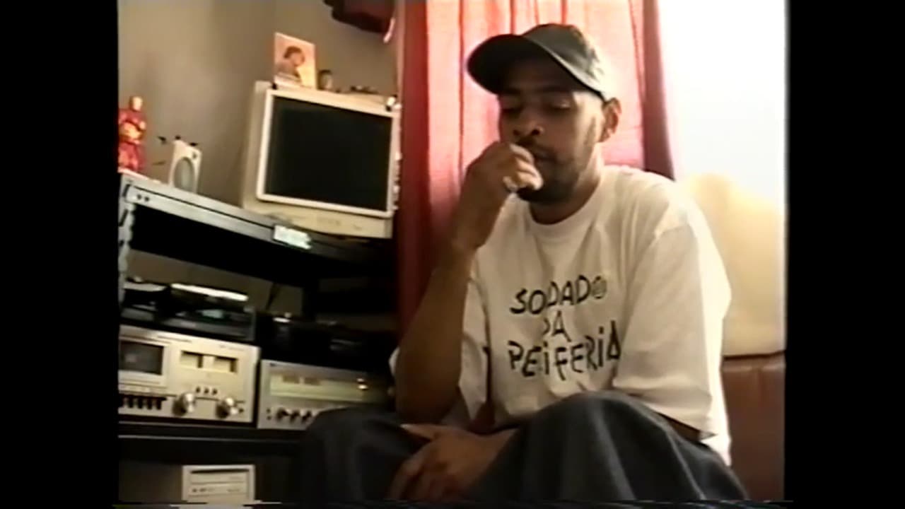 Still do filme Aqui favela, o rap representa