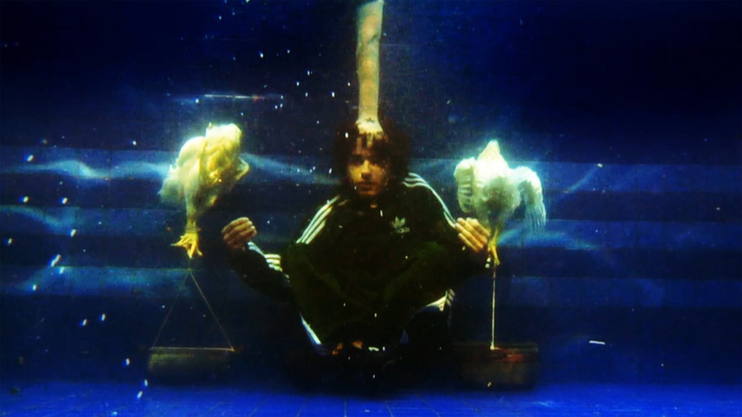 Still 6 do filme 1976 – Lugar Sagrado